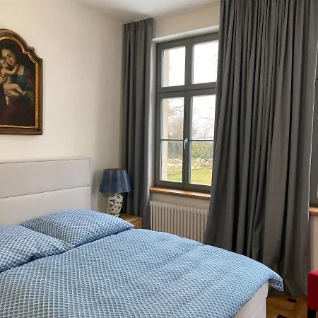 Ferienparadies Im Alten Pfarrhaus - Fewos Fuer 2 - 6 Personen - Gartensauna - Parkplaetze * Papstdorf