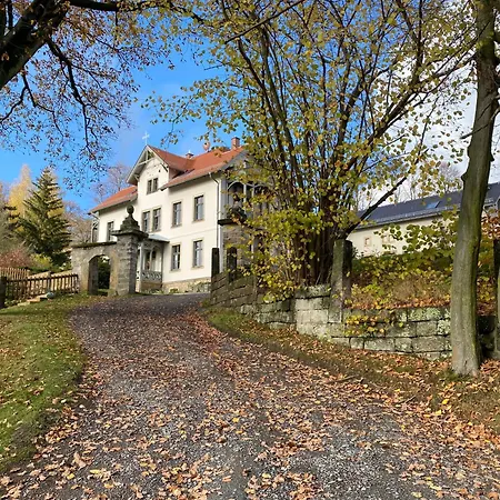 Ferienparadies Im Alten Pfarrhaus - Fewos Fuer 2 - 6 Personen - Gartensauna - Parkplaetze Papstdorf